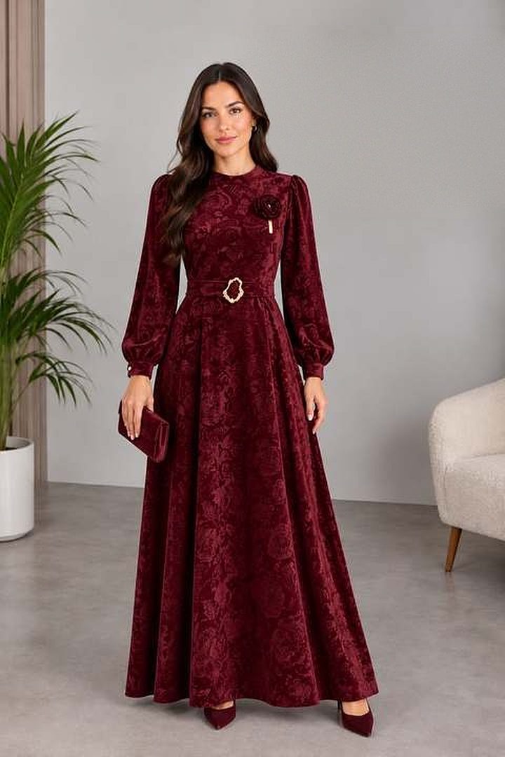 Kadife Damask Broşlu Elbise — görsel 1
