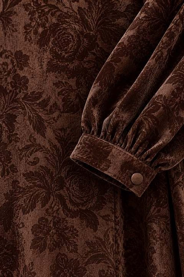 Kadife Damask Broşlu Elbise — görsel 3